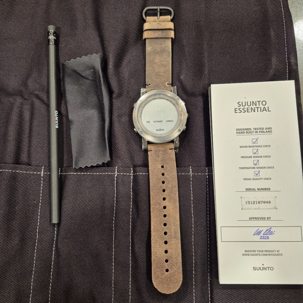 Suunto Essential with Brown Leather Strap